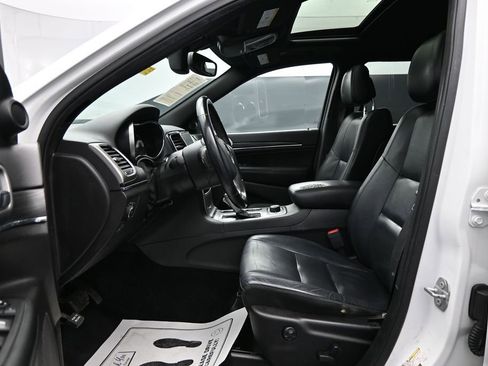 Used 2019 Jeep Grand Cherokee Limited AWD/4WD image 9