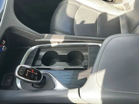 Used 2018 Buick Enclave Essence FWD image 13
