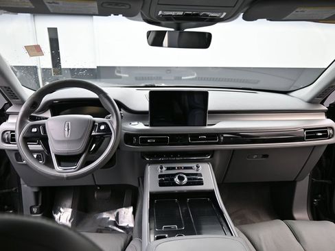 Used 2020 Lincoln Aviator Reserve w/ Equipment Group 202A image 9