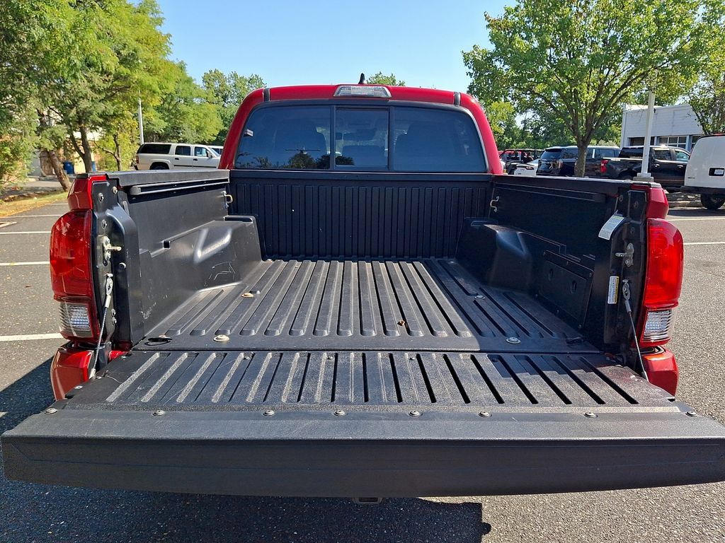 Used 2020 Toyota Tacoma SR AWD/4WD image 28