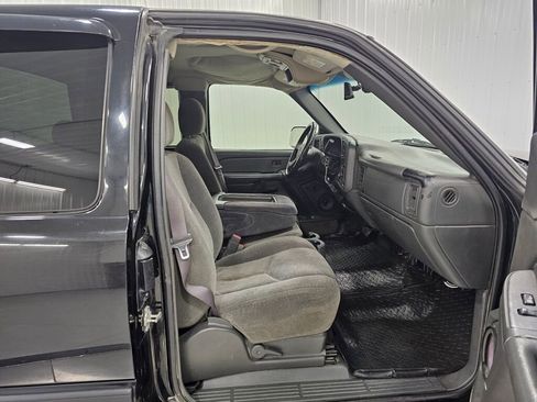 Used 2004 Chevrolet Silverado 2500 LS image 19