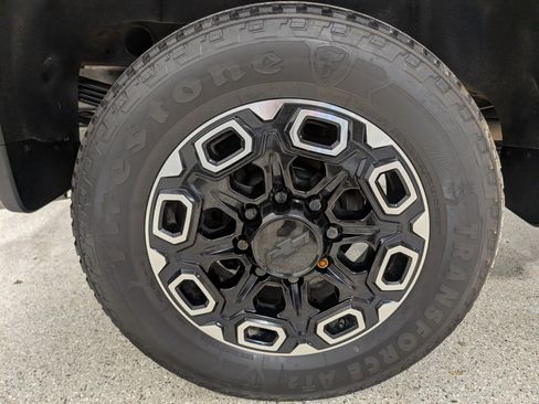 Used 2021 Chevrolet Silverado 2500 High Country w/ Technology Package image 13