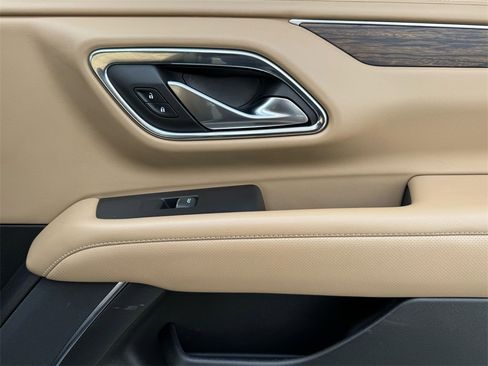 Used 2022 Chevrolet Suburban Premier image 24