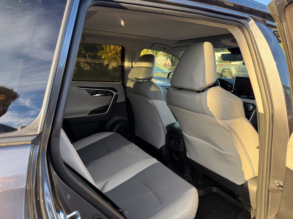 Used 2022 Toyota RAV4 Limited AWD/4WD image 18