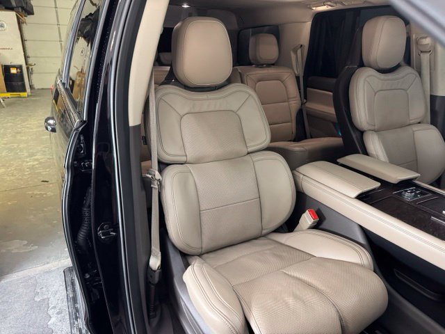 Used 2024 Lincoln Navigator Reserve AWD/4WD image 27