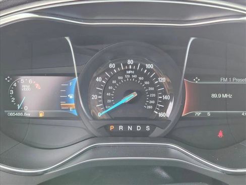 Used 2017 Ford Fusion SE w/ Fusion SE Technology Package FWD image 11