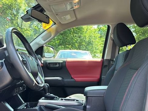 Certified 2023 Toyota Tacoma SR5 AWD/4WD image 10