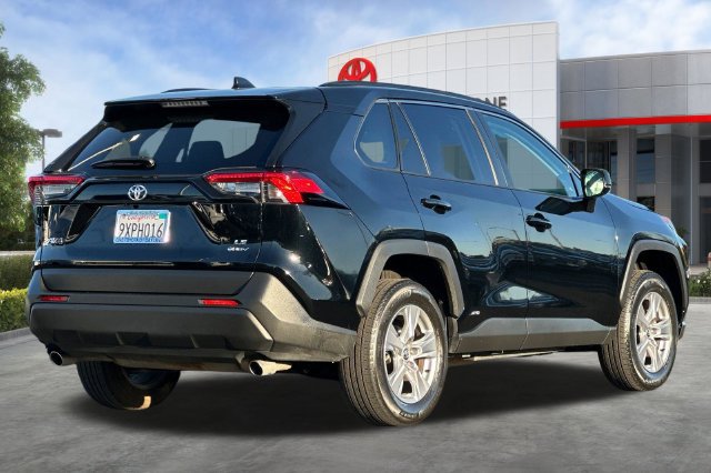 Certified 2025 Toyota RAV4 LE AWD/4WD image 5