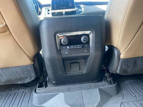 Used 2021 Chevrolet Tahoe Premier w/ Premium Package AWD/4WD image 31