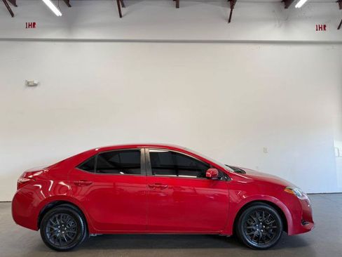 Used 2019 Toyota Corolla LE FWD image 2