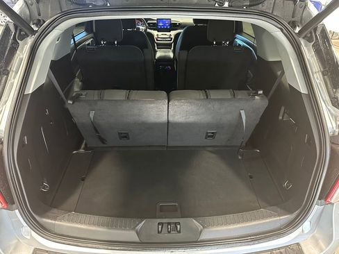 Used 2023 Ford Explorer XLT image 27
