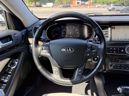 Used 2014 Kia Cadenza Premium w/ Technology Package FWD image 18