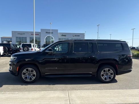 Used 2024 Jeep Wagoneer L Series II RWD image 5