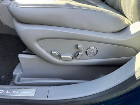 Used 2019 Lincoln Nautilus Reserve w/ Driver Assistance Package FWD image 18