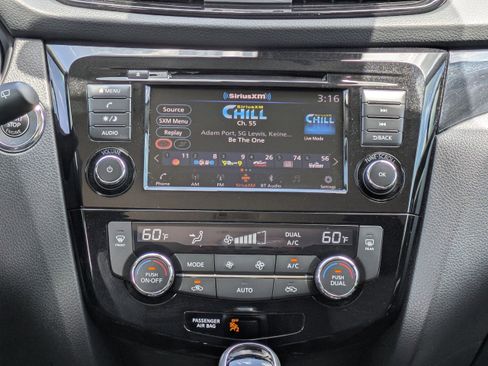 Used 2019 Nissan Rogue Sport SV FWD image 16