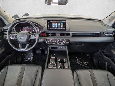 Used 2025 Honda Pilot Touring image 18