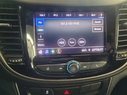 Used 2020 Chevrolet Trax LT w/ LT Convenience Package FWD image 25
