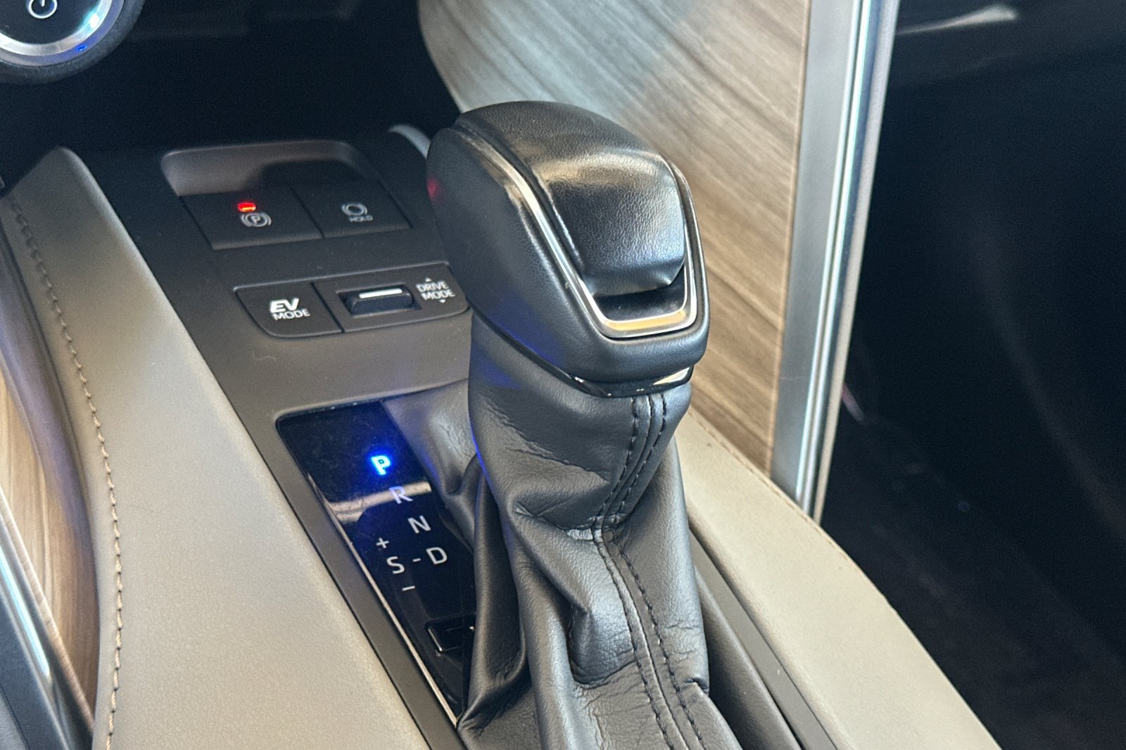 Certified 2024 Toyota Venza XLE AWD/4WD image 25