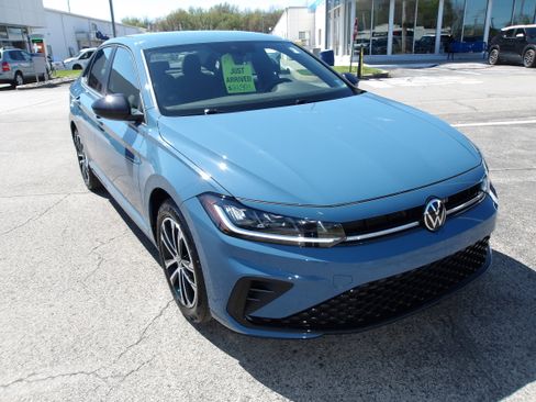 Used 2025 Volkswagen Jetta Sport image 1
