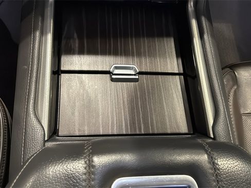 Used 2021 GMC Yukon Denali w/ Denali Premium Package image 29