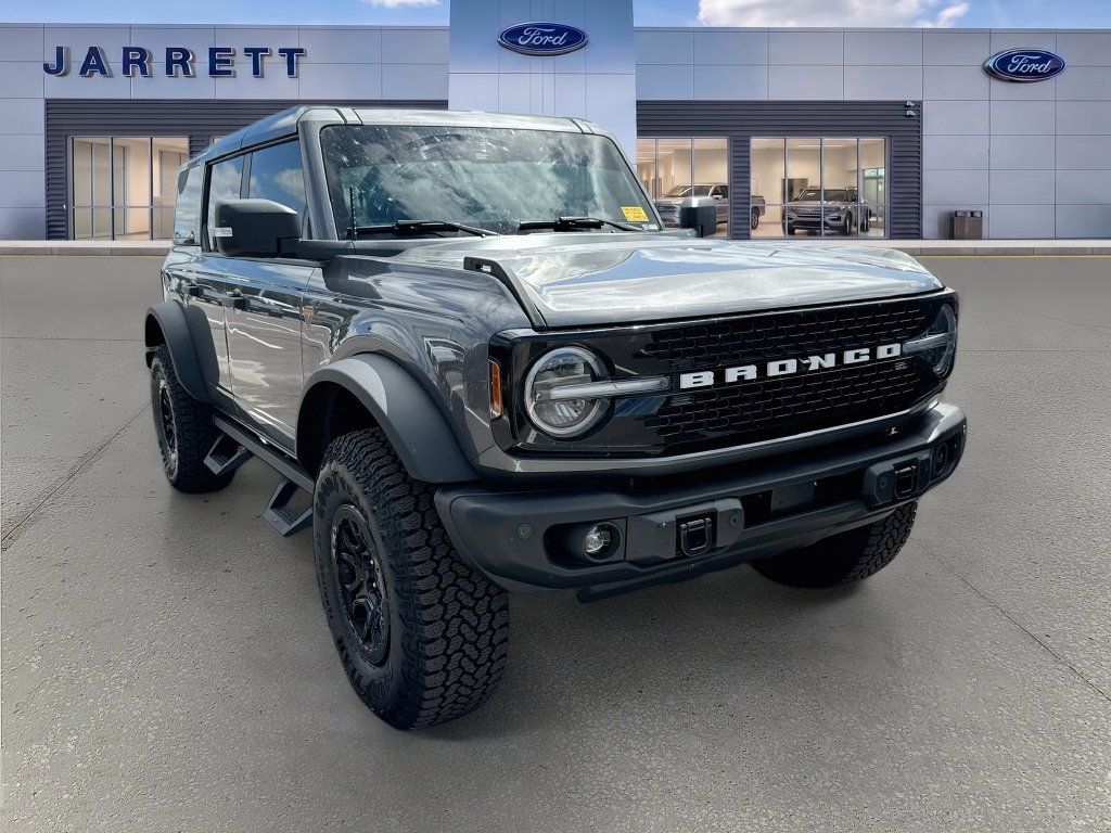 Used 2025 Ford Bronco Badlands AWD/4WD image 1