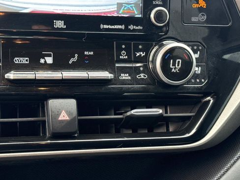 Used 2020 Toyota Highlander Limited AWD/4WD image 27