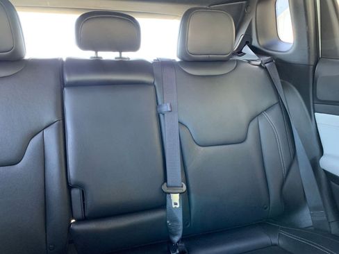 Used 2025 Jeep Compass Limited image 37