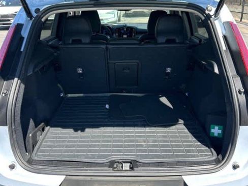 Used 2024 Volvo XC40 B5 Core w/ Protection Package Premier AWD/4WD image 5