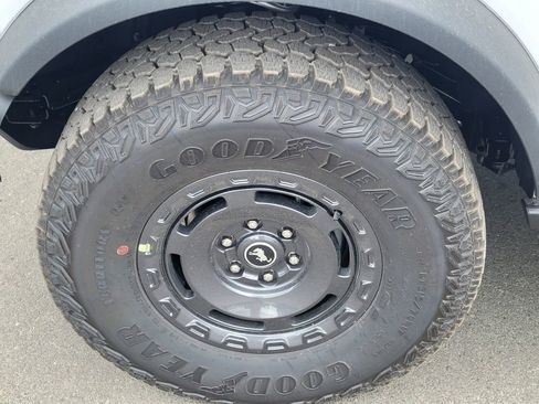 New 2025 Ford Bronco Badlands image 6