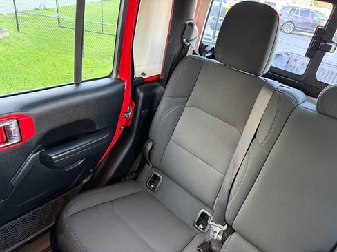 Used 2021 Jeep Gladiator Sport image 37