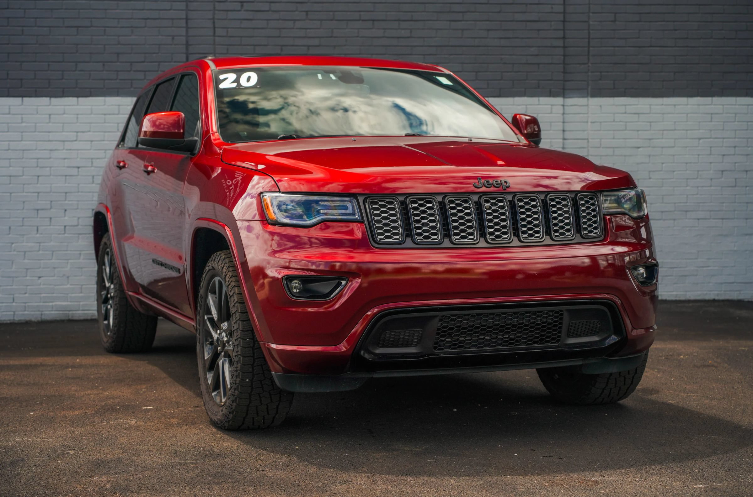 Used 2020 Jeep Grand Cherokee Altitude AWD/4WD image 3