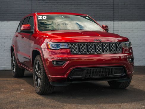 Used 2020 Jeep Grand Cherokee Altitude AWD/4WD image 3