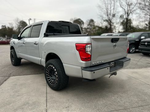 Used 2017 Nissan Titan SL image 13