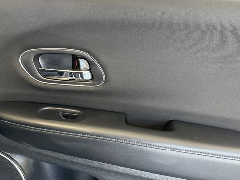 Used 2018 Honda HR-V EX image 22