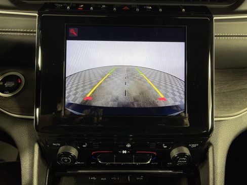 Used 2022 Jeep Grand Cherokee L Limited image 24