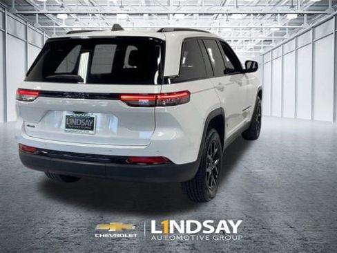 Used 2024 Jeep Grand Cherokee Altitude image 9