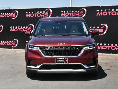 Used 2022 Kia Carnival LX FWD image 2
