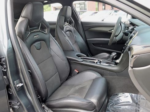 Used 2017 Cadillac ATS V w/ Luxury Package RWD image 33