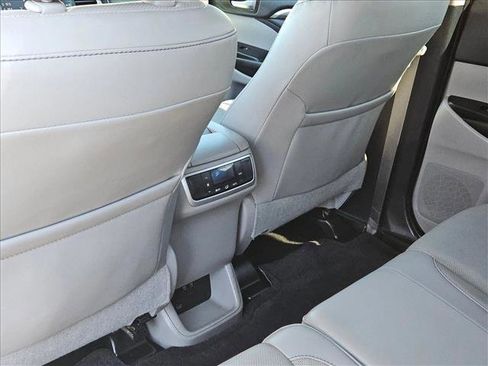 Used 2019 Toyota Highlander Limited image 19