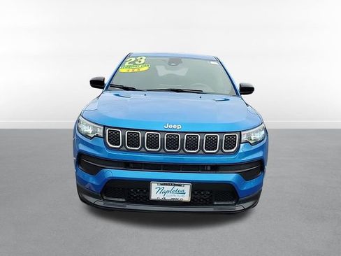 Used 2023 Jeep Compass Sport image 2