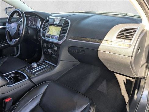 Used 2019 Chrysler 300 Limited image 21