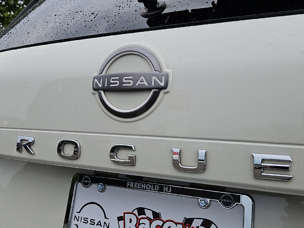 Used 2023 Nissan Rogue SV AWD/4WD image 33