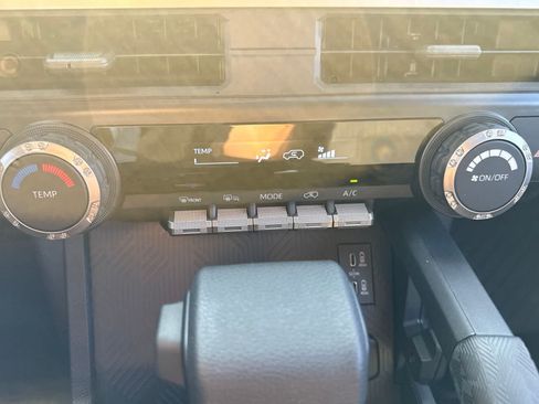Used 2026 Toyota 4Runner SR5 AWD/4WD image 19