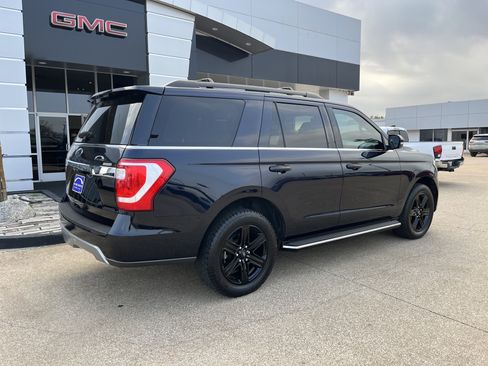 Used 2021 Ford Expedition XLT image 3