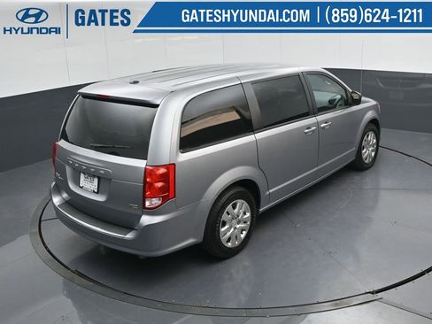 Used 2018 Dodge Grand Caravan SE w/ UConnect Hands-Free Group image 38