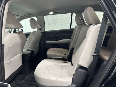 Used 2025 Toyota Grand Highlander AWD image 47