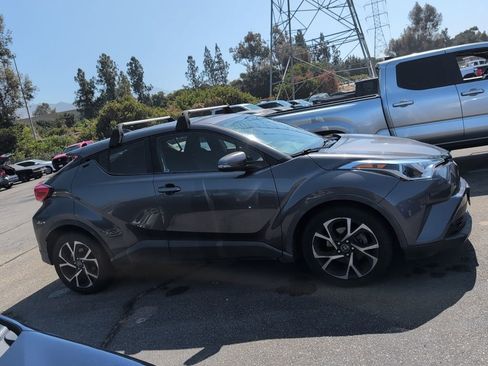 Used 2019 Toyota C-HR XLE FWD image 4