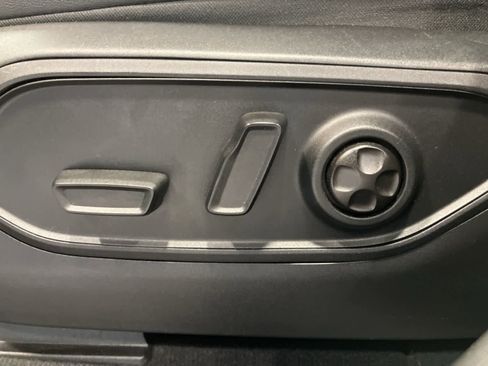 Used 2023 Jeep Grand Cherokee Limited w/ Luxury Tech Group II image 11