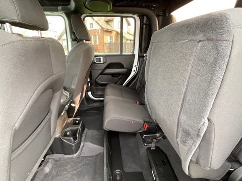 Used 2022 Jeep Gladiator Overland w/ Trailer Tow Package image 31