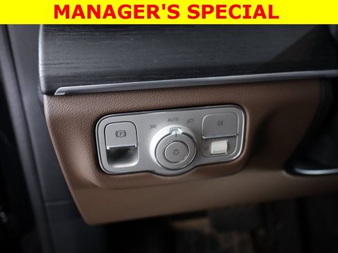 Used 2025 Mercedes-Benz GLE 450e 4MATIC image 11